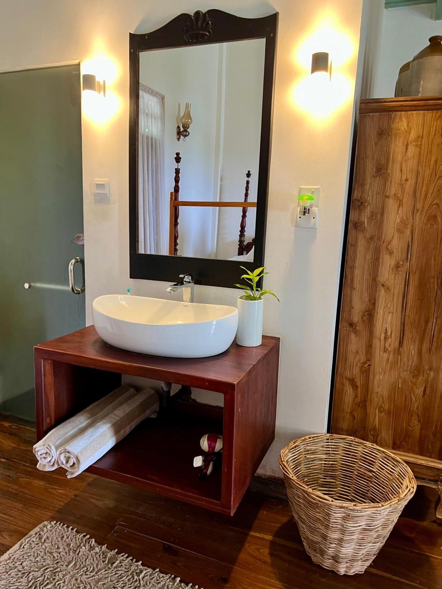 Villa Seven Faces-Luxury Escape,Stunning Views With Private Pool For A Couple Or Family! Galle Bagian luar foto