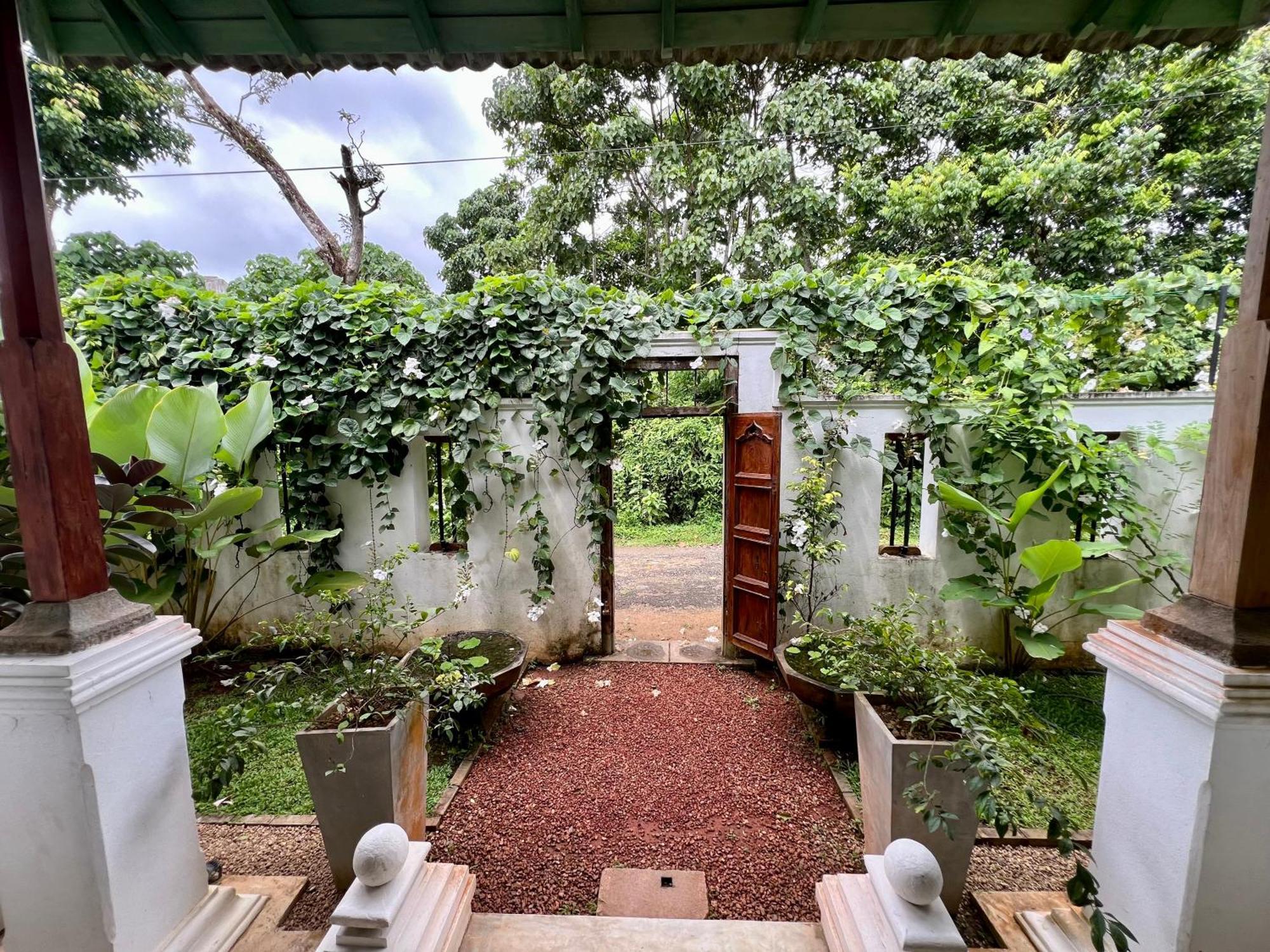 Villa Seven Faces-Luxury Escape,Stunning Views With Private Pool For A Couple Or Family! Galle Bagian luar foto
